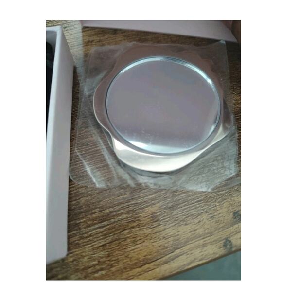 VIKTOR & ROLF FLOWERBOMB Flower Shape Travel Compact Purse Mirror Pouch Box NEW - Picture 2 of 3